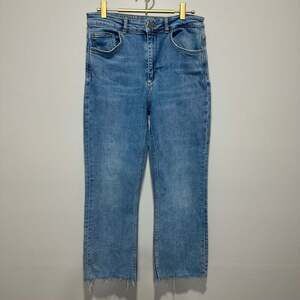 Zara High Rise Straight Leg Jeans with Raw Edge, Sz 8